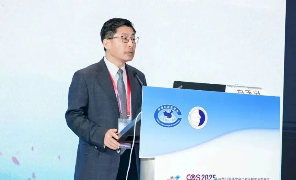 震撼首发 | 朗视正畸携手北京口腔医院发布全国首款实用级正畸智能体B-AI